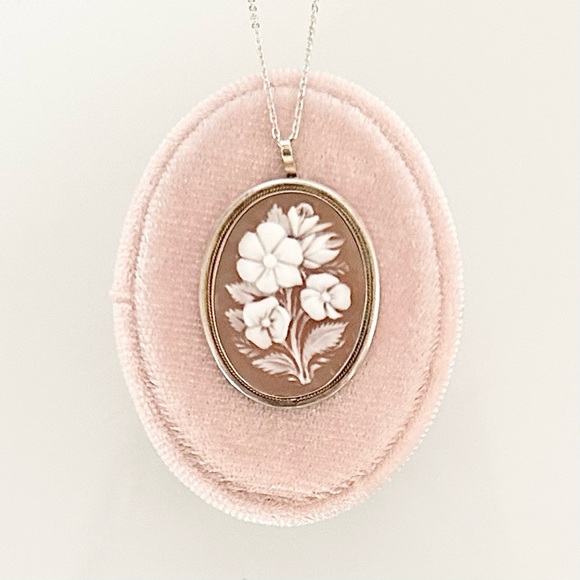 ❤️ RARE Antique 800 Silver Carved Carnelian Shell Cameo Pendant - Wildflowers